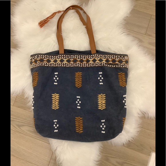America and Beyond Handbags - America and beyond patterned boho bag❤️❤️❤️❤️